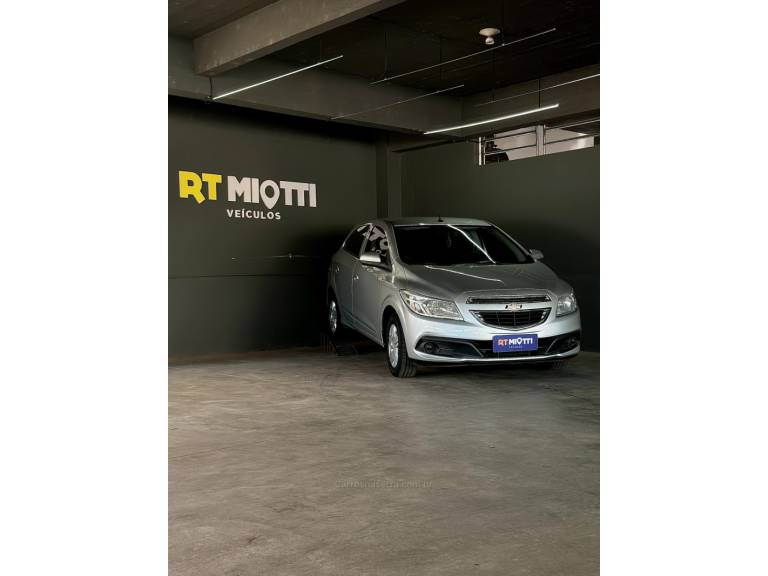 CHEVROLET - ONIX - 2013/2013 - Prata - R$ 45.000,00