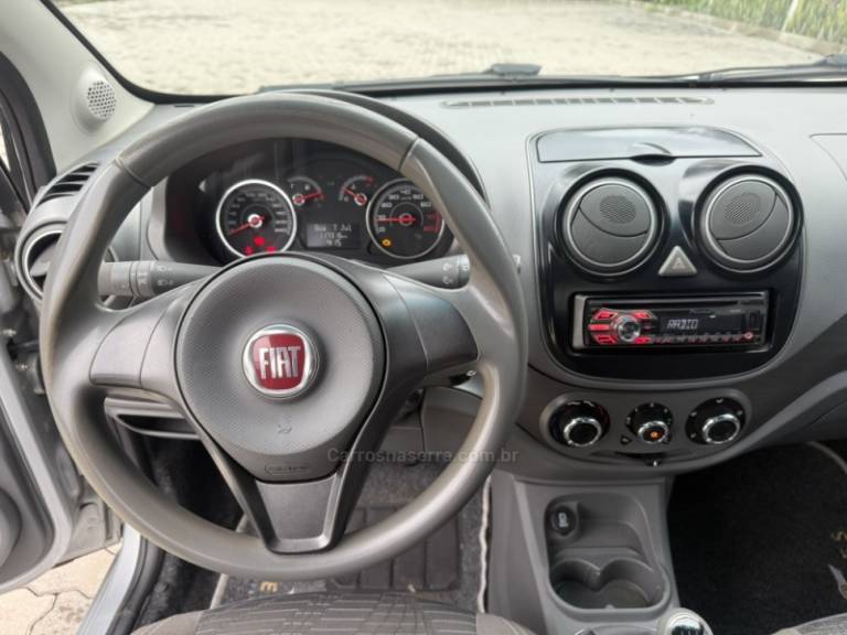FIAT - PALIO - 2015/2016 - Prata - R$ 41.500,00
