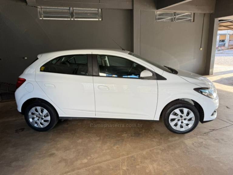 CHEVROLET - ONIX - 2015/2015 - Branca - R$ 51.000,00