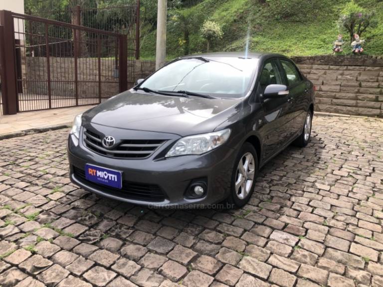 TOYOTA - COROLLA - 2014/2014 - Cinza - R$ 69.900,00