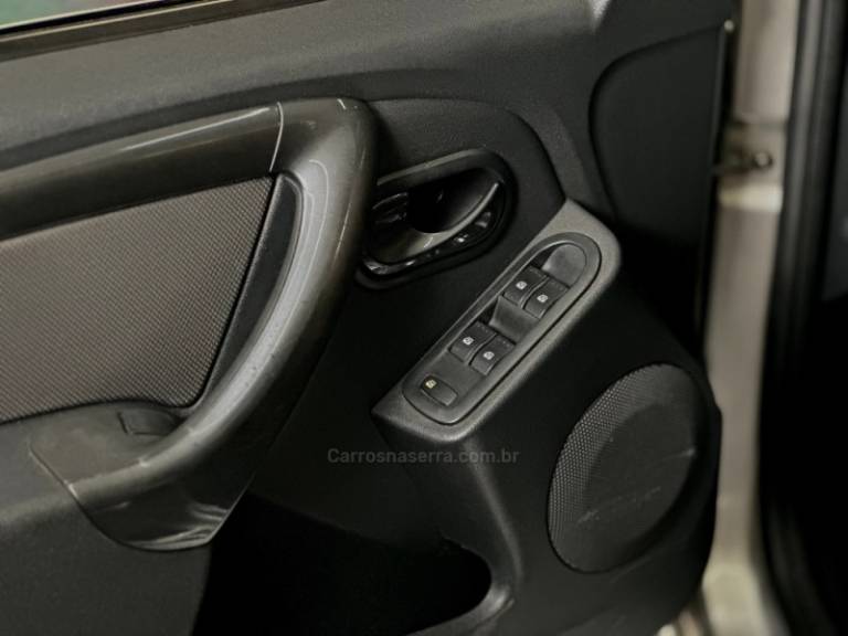 CHEVROLET - ONIX - 2014/2014 - Prata - R$ 56.000,00