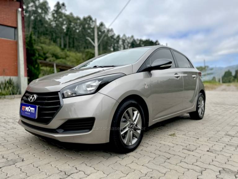 HYUNDAI - HB20 - 2018/2019 - Prata - R$ 67.500,00
