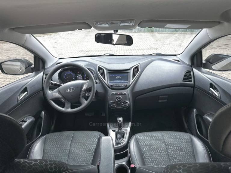 HYUNDAI - HB20 - 2018/2019 - Prata - R$ 67.500,00