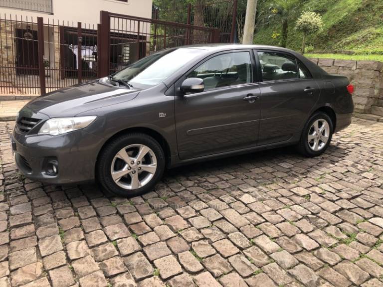 TOYOTA - COROLLA - 2014/2014 - Cinza - R$ 69.900,00