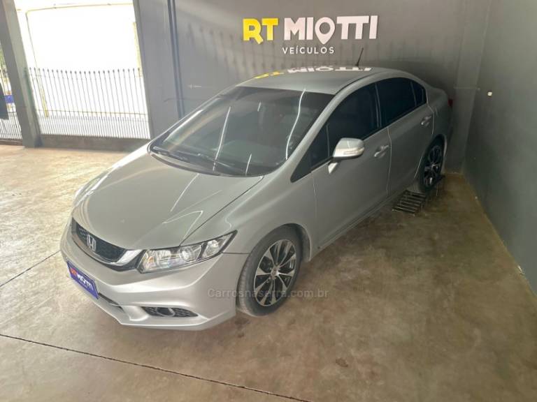 HONDA - CIVIC - 2016/2016 - Prata - R$ 79.700,00