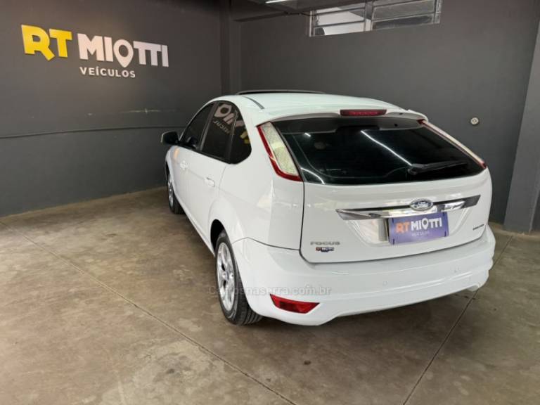 FORD - FOCUS - 2013/2013 - Branca - R$ 48.000,00