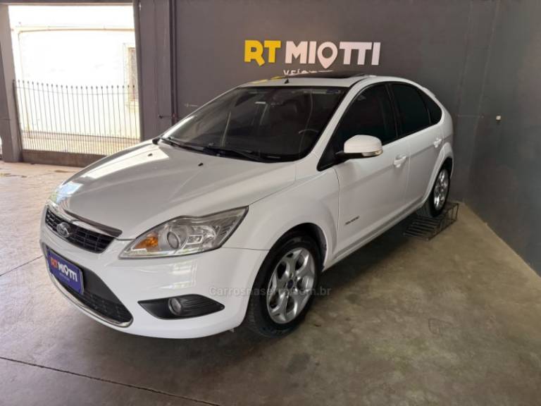 FORD - FOCUS - 2013/2013 - Branca - R$ 48.000,00