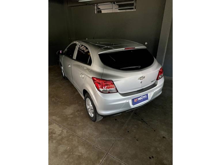 CHEVROLET - ONIX - 2013/2013 - Prata - R$ 45.000,00