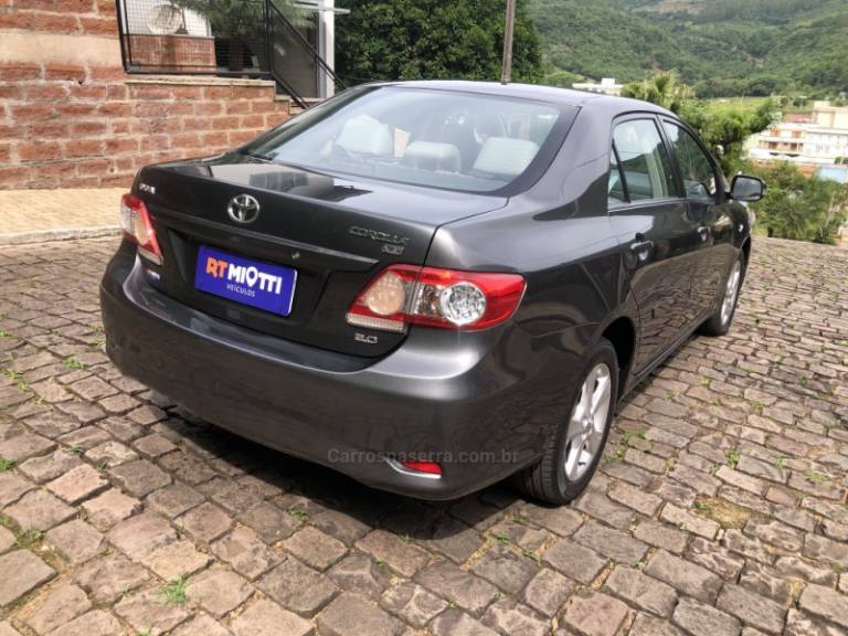 TOYOTA - COROLLA - 2014/2014 - Cinza - R$ 69.900,00