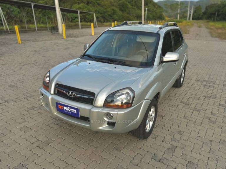HYUNDAI - TUCSON - 2011/2012 - Prata - R$ 47.500,00