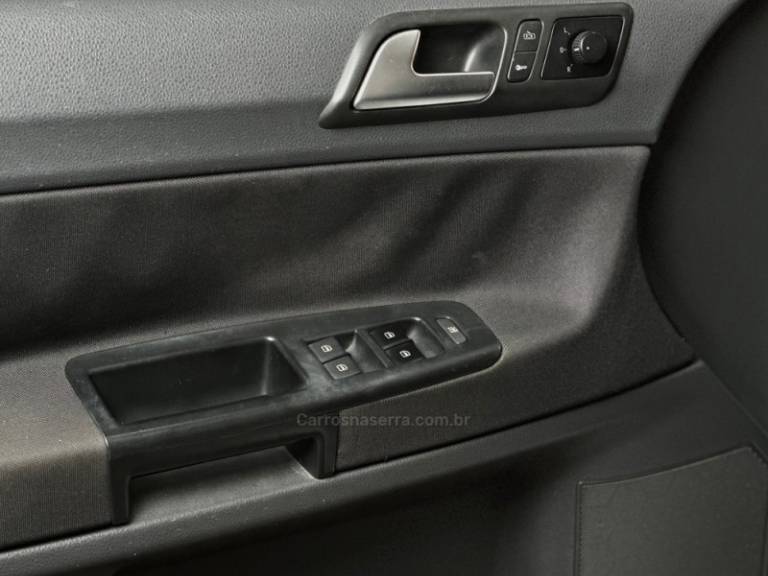 VOLKSWAGEN - POLO - 2012/2012 - Prata - R$ 40.000,00