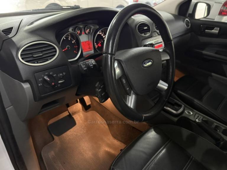 FORD - FOCUS - 2013/2013 - Branca - R$ 48.000,00