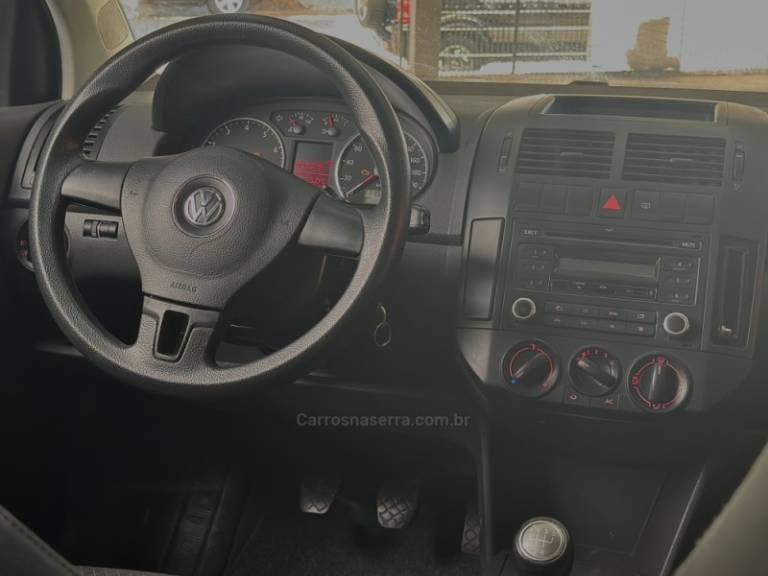 VOLKSWAGEN - POLO - 2012/2012 - Prata - R$ 40.000,00