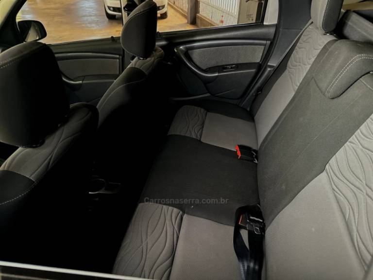 CHEVROLET - ONIX - 2014/2014 - Prata - R$ 56.000,00