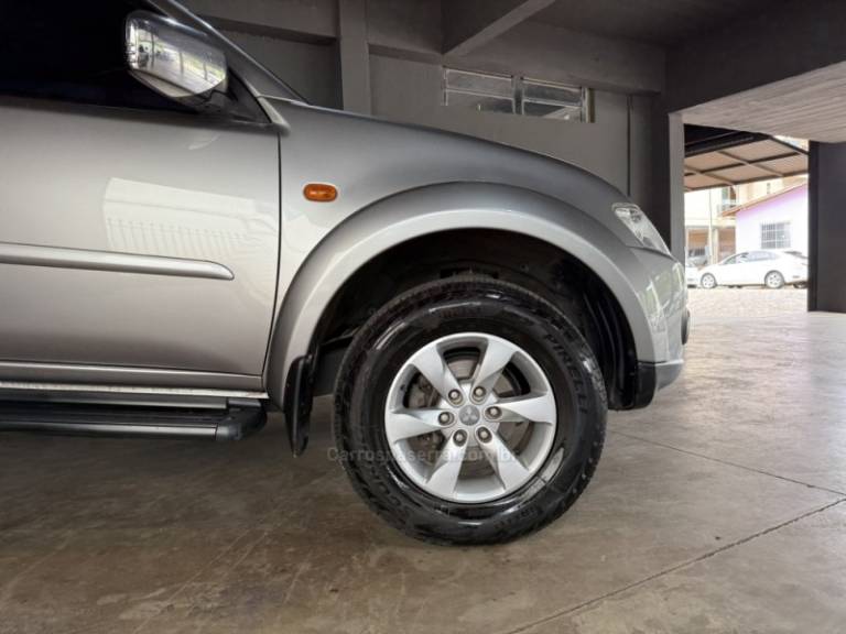 MITSUBISHI - PAJERO DAKAR - 2012/2012 - Prata - R$ 102.000,00