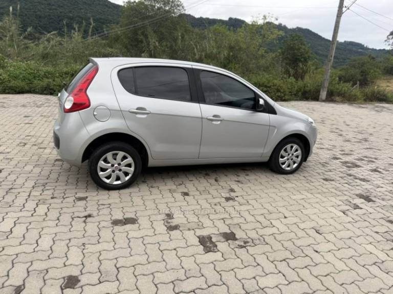 FIAT - PALIO - 2015/2016 - Prata - R$ 41.500,00