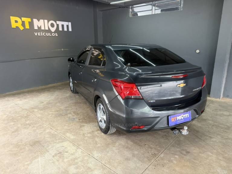 CHEVROLET - PRISMA - 2017/2018 - Cinza - R$ 66.000,00