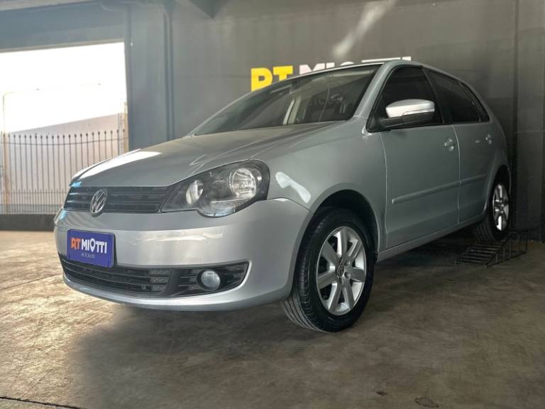 VOLKSWAGEN - POLO - 2012/2012 - Prata - R$ 40.000,00