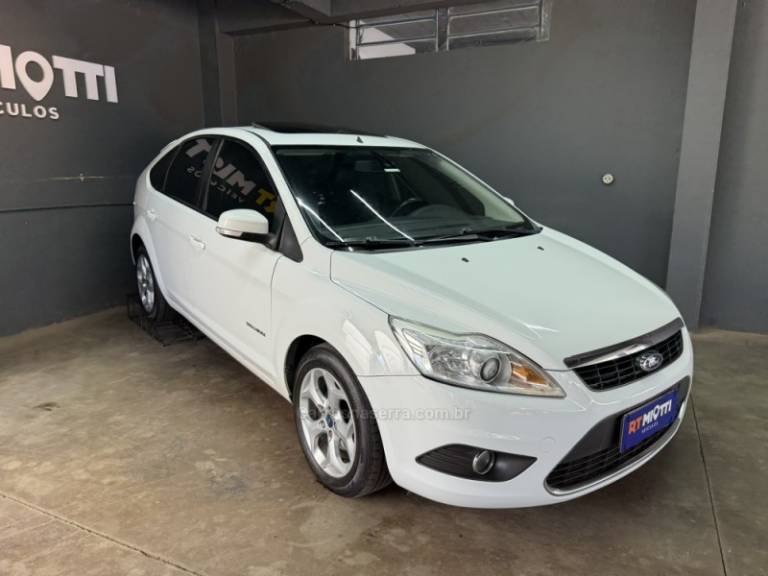 FORD - FOCUS - 2013/2013 - Branca - R$ 48.000,00