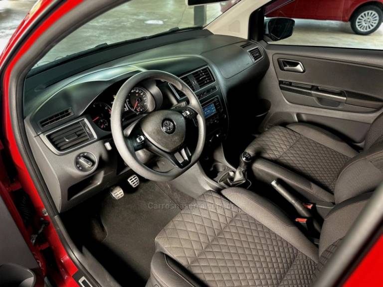 VOLKSWAGEN - CROSSFOX - 2015/2015 - Vermelha - R$ 54.000,00