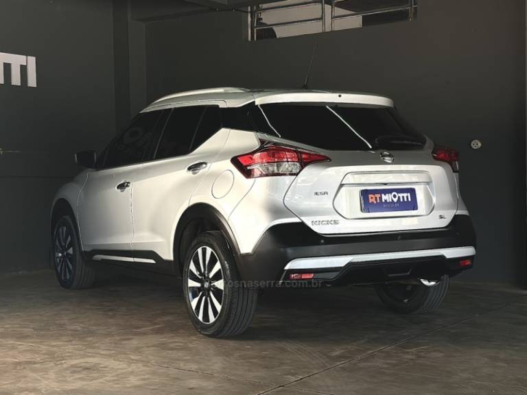 NISSAN - KICKS - 2020/2020 - Prata - R$ 88.000,00