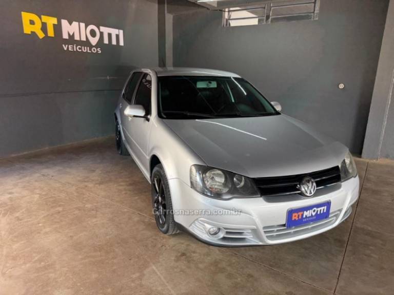 VOLKSWAGEN - GOLF - 2011/2011 - Prata - R$ 49.000,00