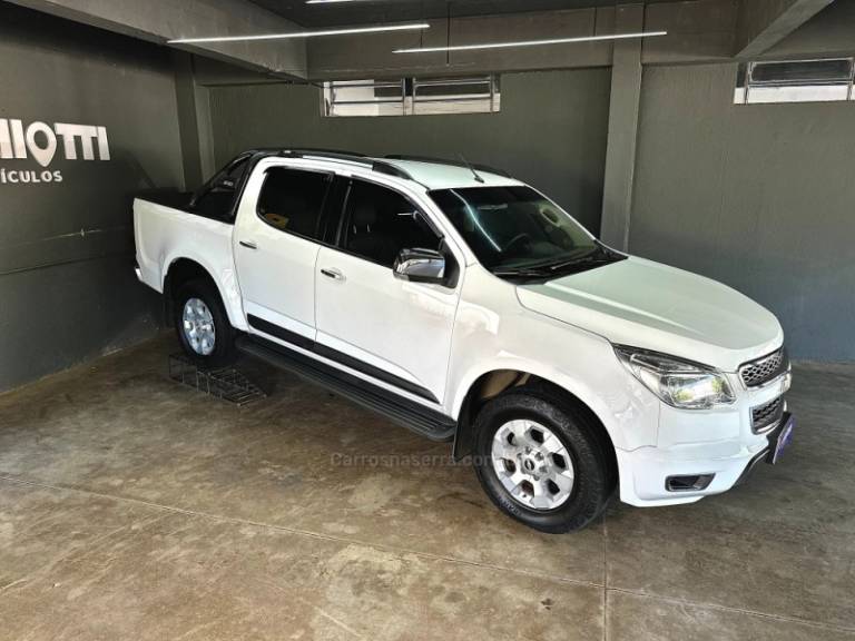 CHEVROLET - S10 - 2013/2013 - Branca - R$ 91.000,00