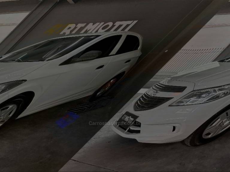 CHEVROLET - ONIX - 2018/2018 - Branca - R$ 49.000,00