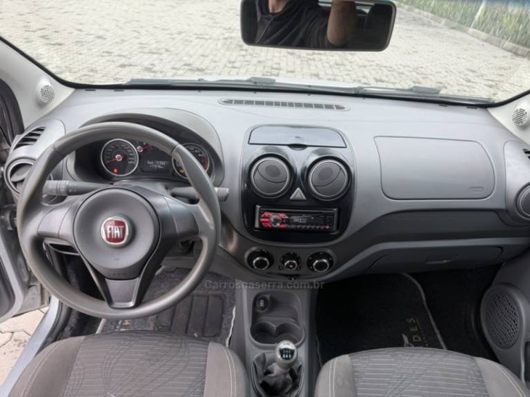 FIAT - PALIO - 2015/2016 - Prata - R$ 41.500,00