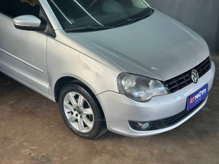 VOLKSWAGEN - POLO - 2012/2012 - Prata - R$ 40.000,00