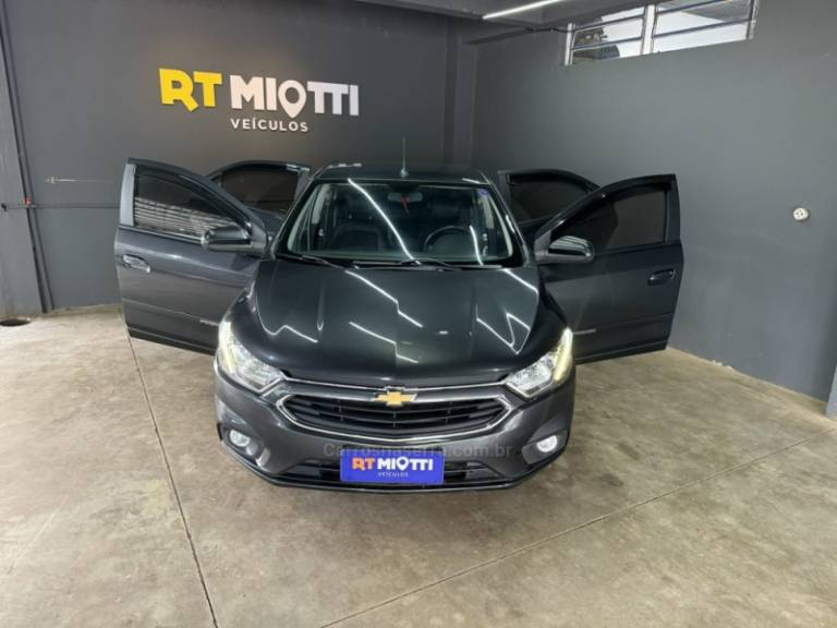 CHEVROLET - PRISMA - 2017/2018 - Cinza - R$ 66.000,00