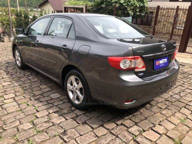 TOYOTA - COROLLA - 2014/2014 - Cinza - R$ 69.900,00