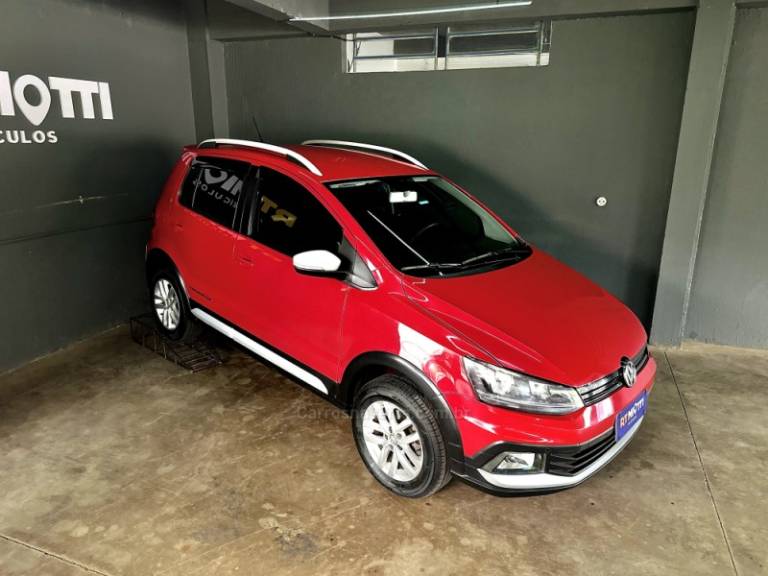 VOLKSWAGEN - CROSSFOX - 2015/2015 - Vermelha - R$ 54.000,00