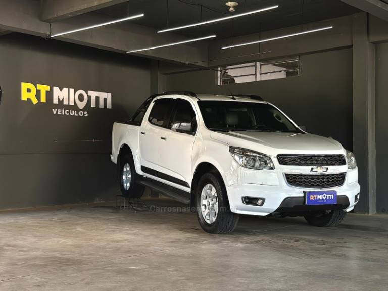 CHEVROLET - S10 - 2013/2013 - Branca - R$ 91.000,00