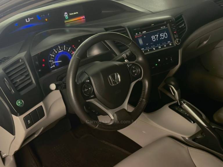 HONDA - CIVIC - 2016/2016 - Prata - R$ 79.700,00