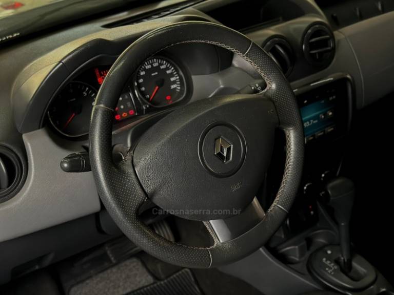 CHEVROLET - ONIX - 2014/2014 - Prata - R$ 56.000,00