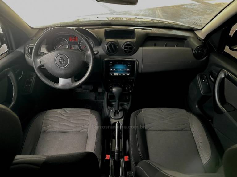 CHEVROLET - ONIX - 2014/2014 - Prata - R$ 56.000,00