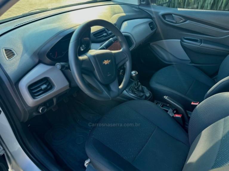 CHEVROLET - ONIX - 2018/2018 - Prata - R$ 49.500,00