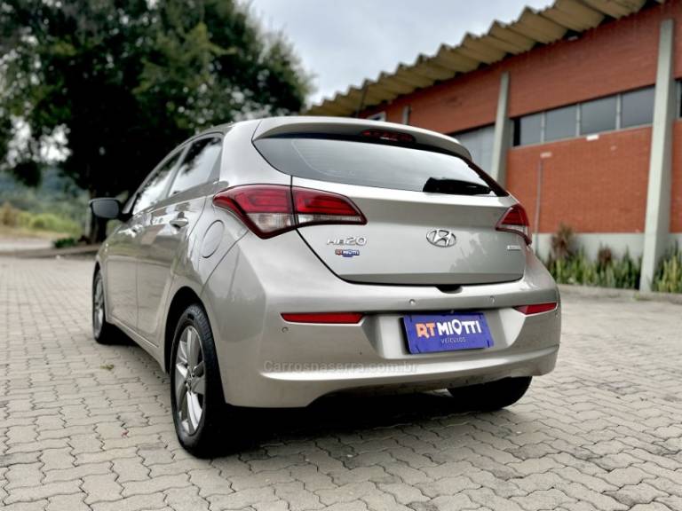HYUNDAI - HB20 - 2018/2019 - Prata - R$ 67.500,00