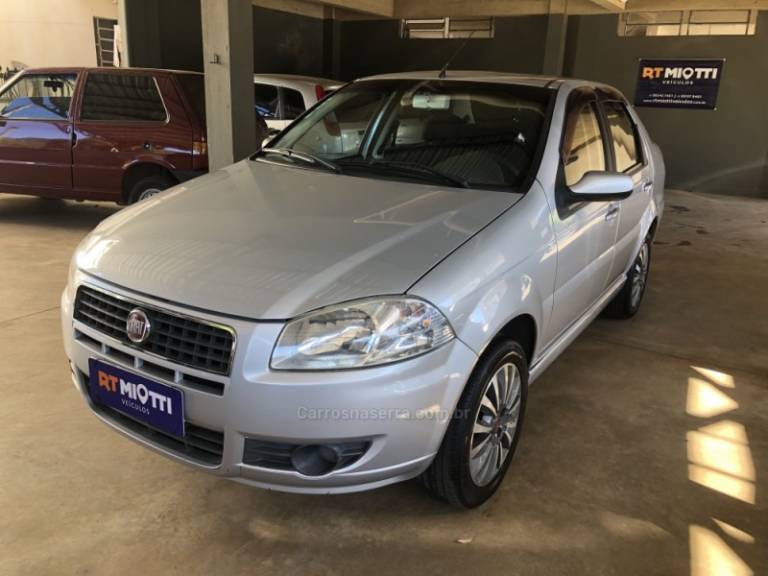 FIAT - SIENA - 2011/2011 - Prata - R$ 33.000,00