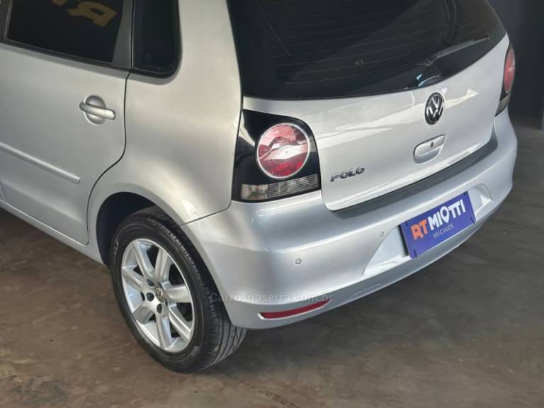 VOLKSWAGEN - POLO - 2012/2012 - Prata - R$ 40.000,00